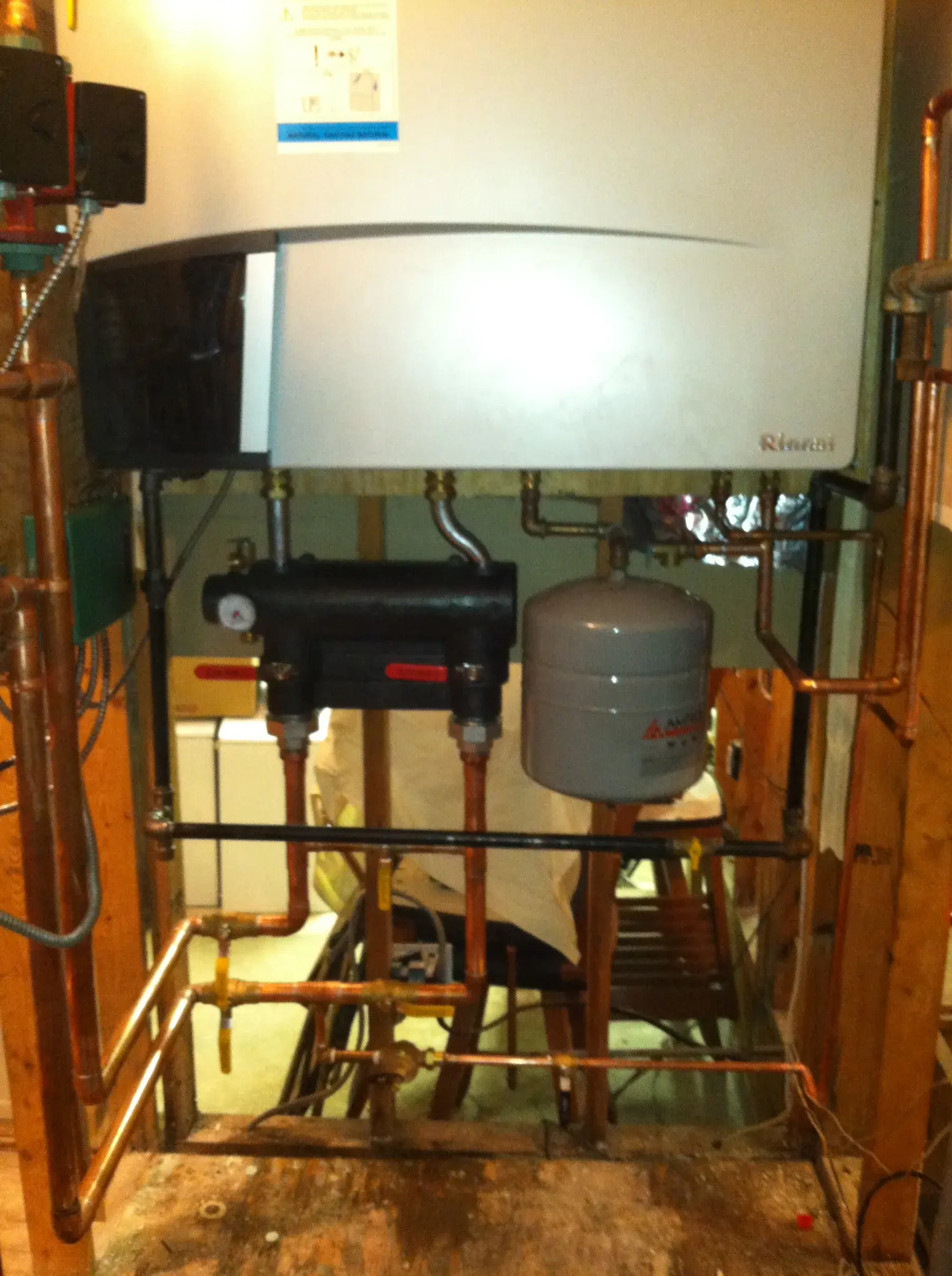 Wall-mounted heating unit connected to copper distribution piping
